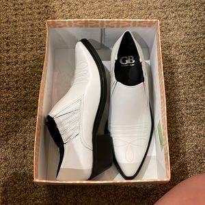 Gianni Bini white ankle boots